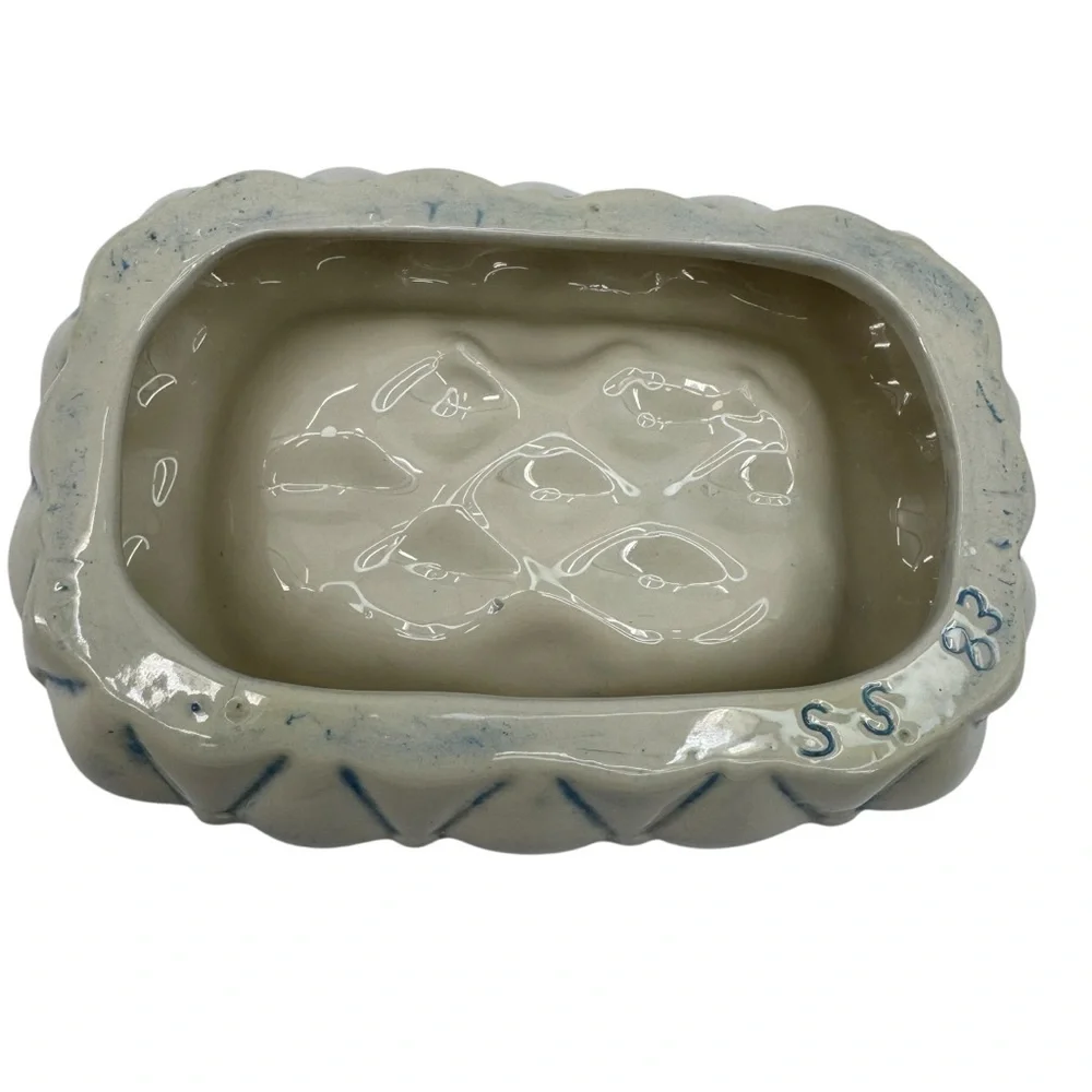 80s‎ Ceramic Cream and Blue Pillow Quilted Balloon Soap Dish